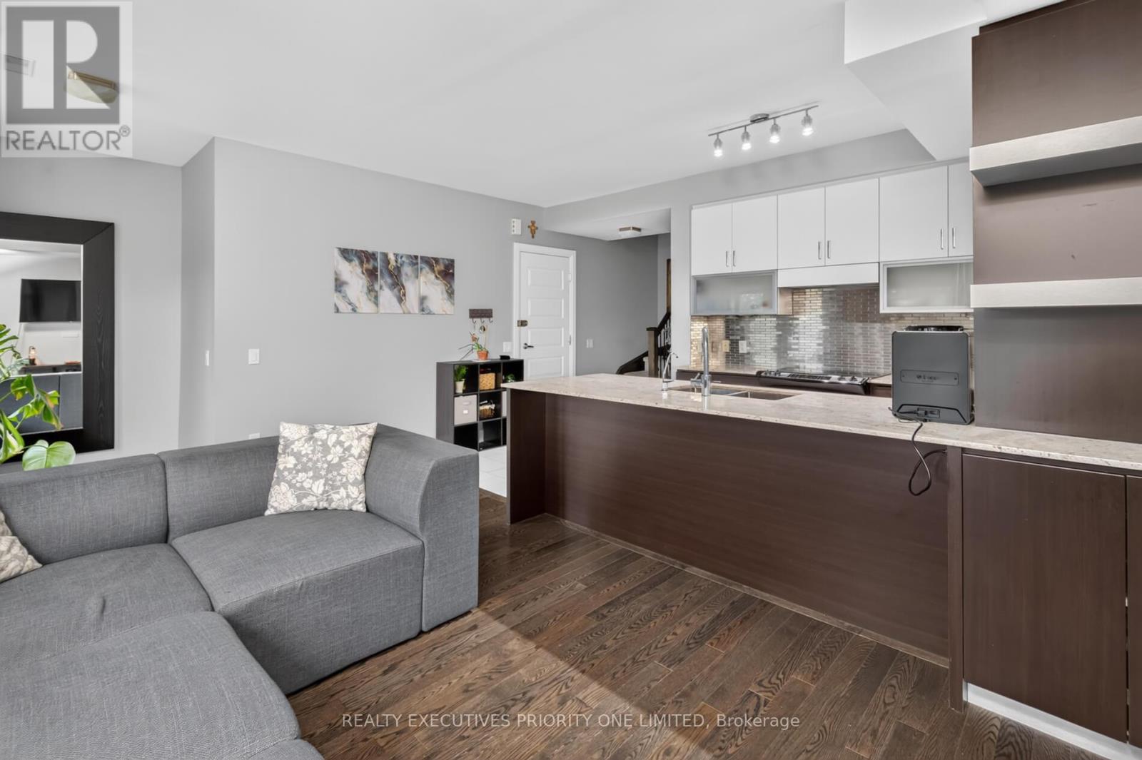 #59 8161 KIPLING AVENUE - 9