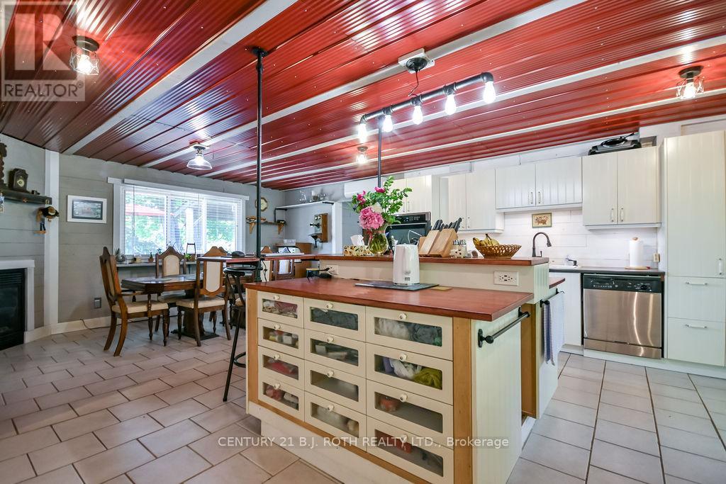 12 PATRICIA DRIVE - 32