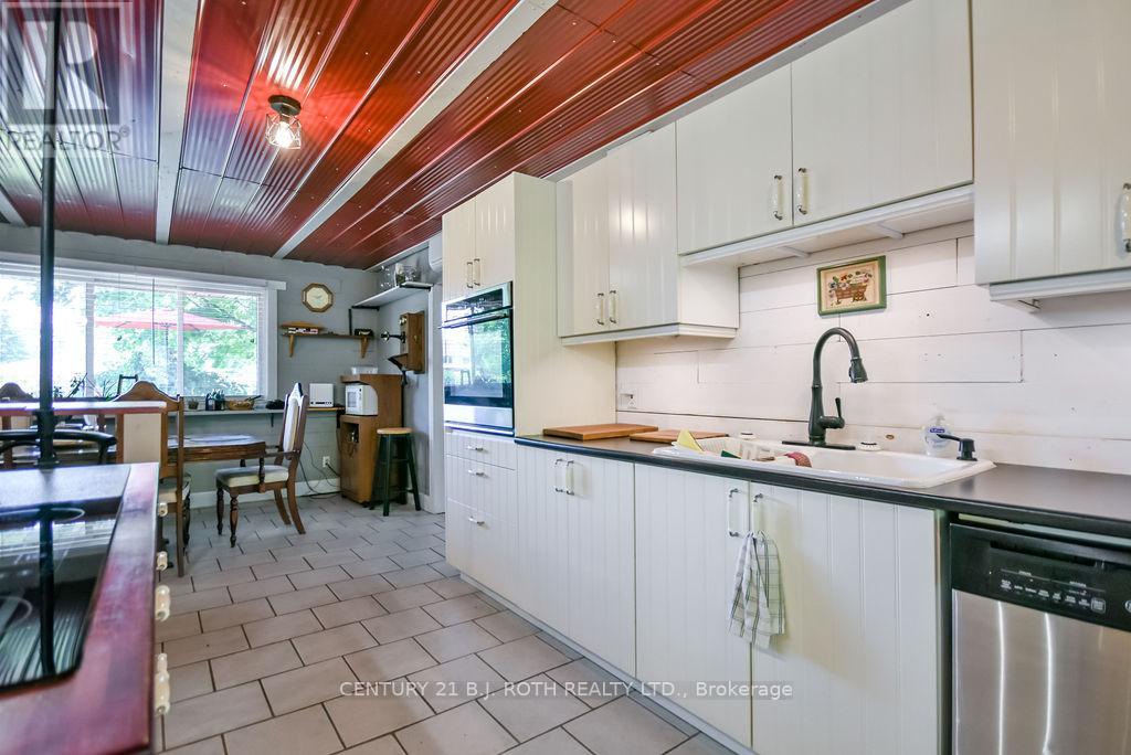 12 PATRICIA DRIVE - 33