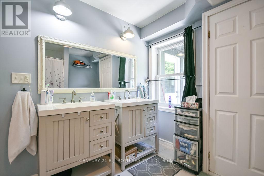 12 PATRICIA DRIVE - 40