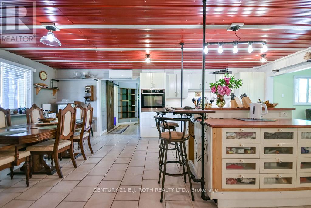 12 PATRICIA DRIVE - 44