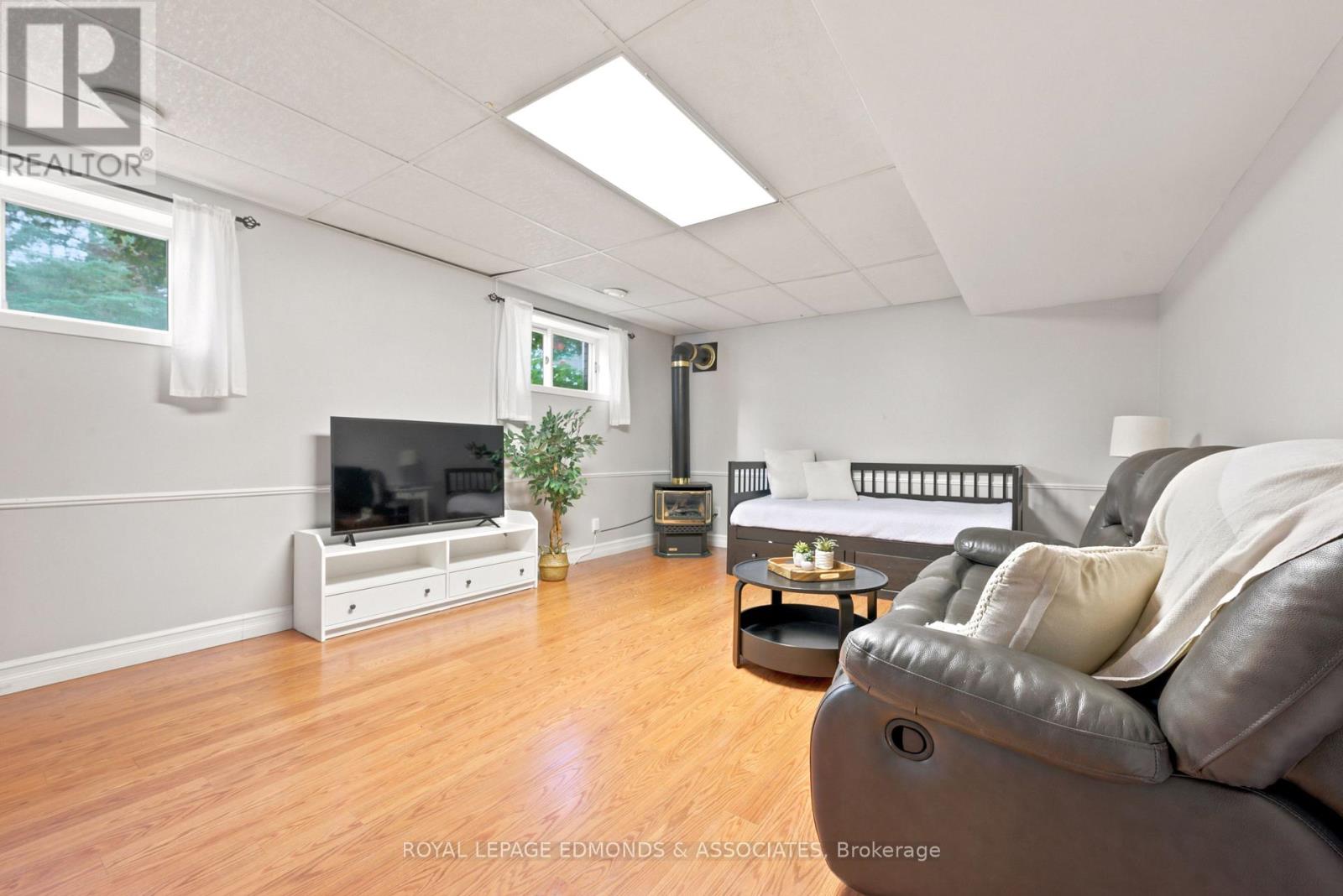 2 HERMAN STREET - 31