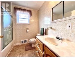 8 Evergreen Avenue thumbnail 17