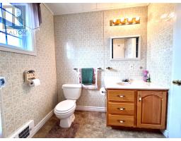 8 Evergreen Avenue thumbnail 18