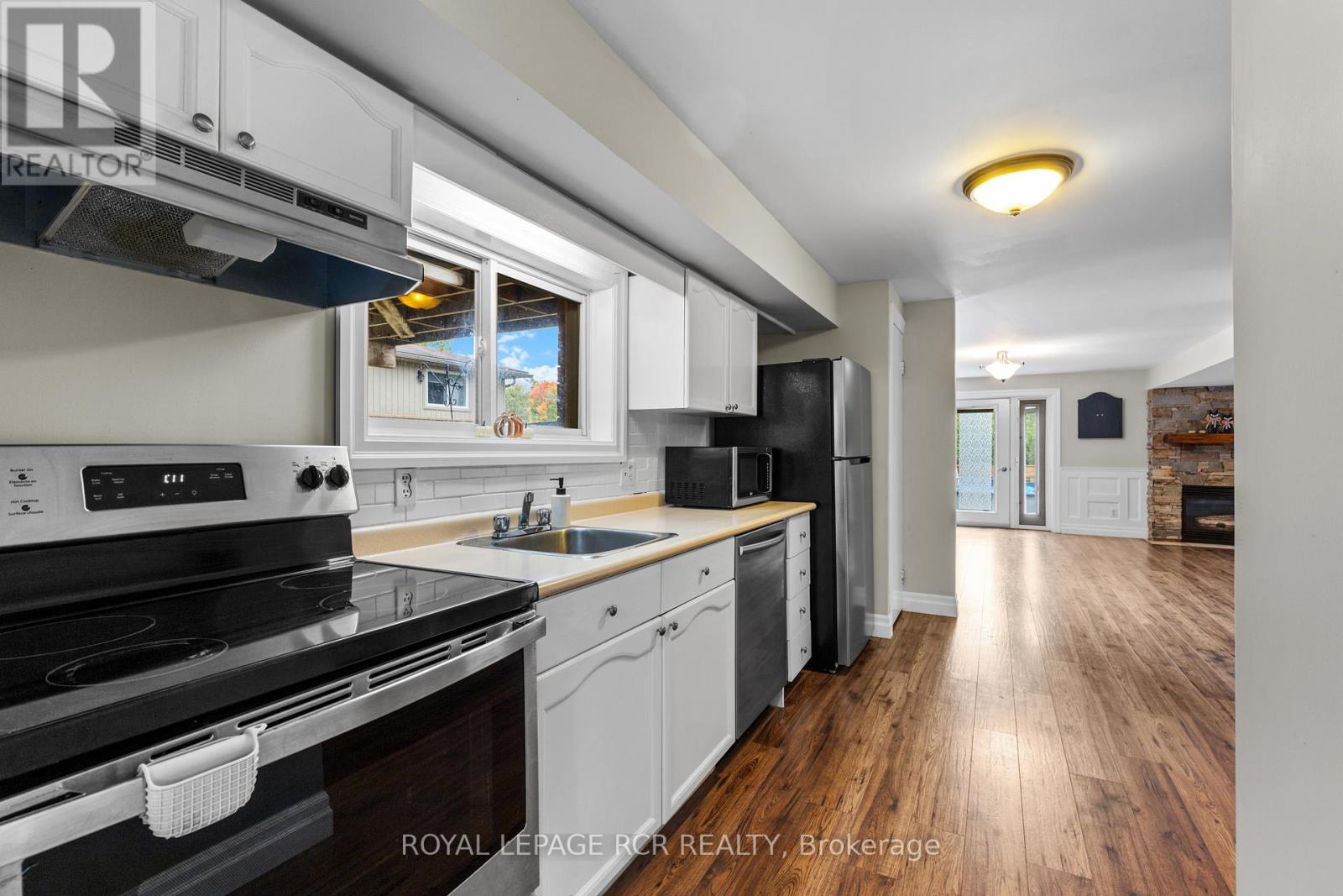 56 WILSON CRESCENT - 19