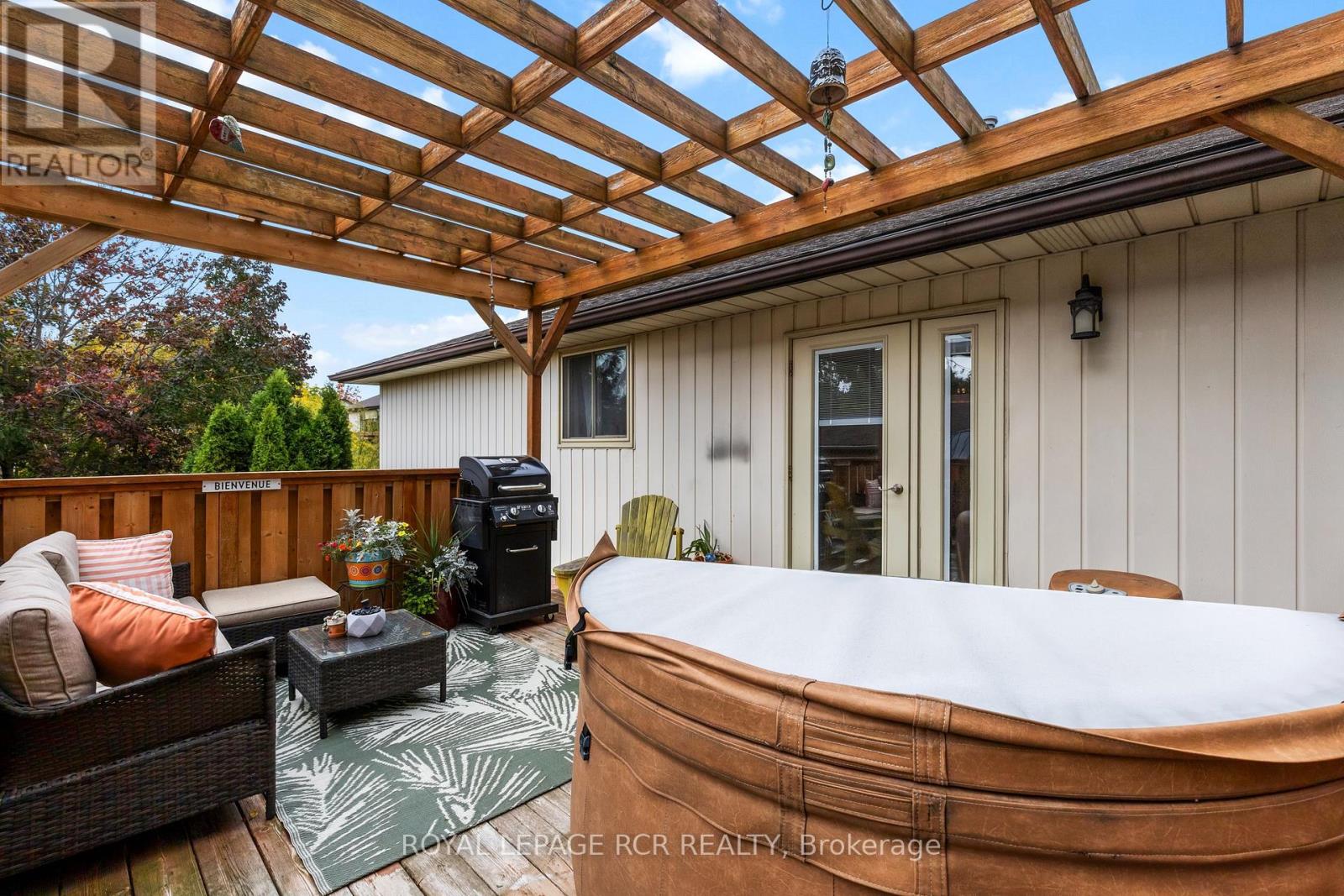 56 WILSON CRESCENT - 33