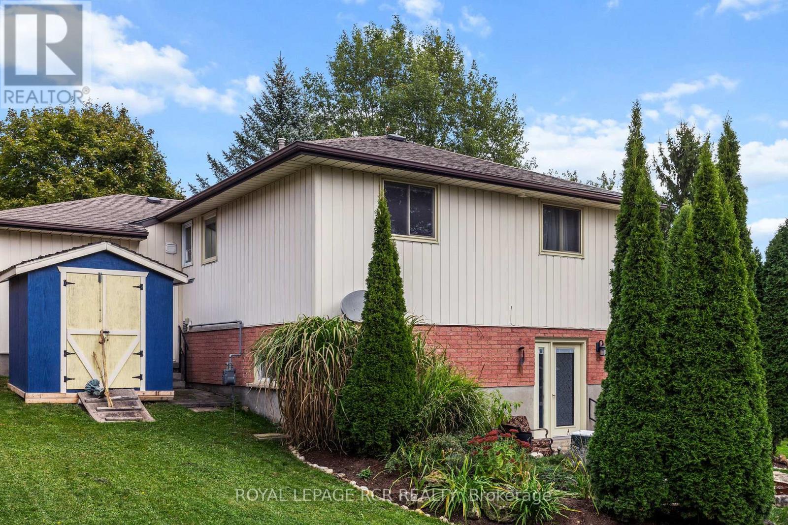 56 WILSON CRESCENT - 36