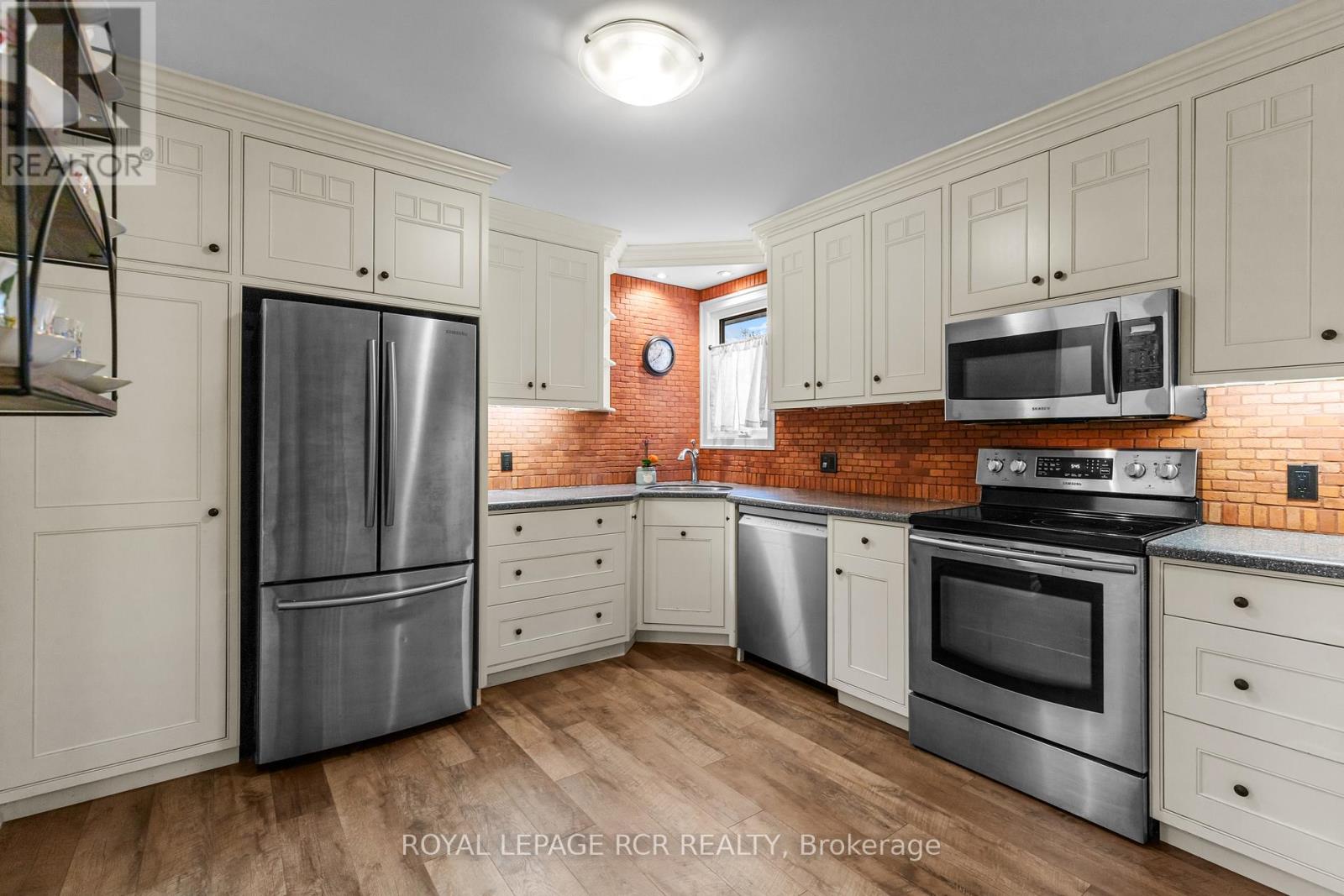 56 WILSON CRESCENT - 5