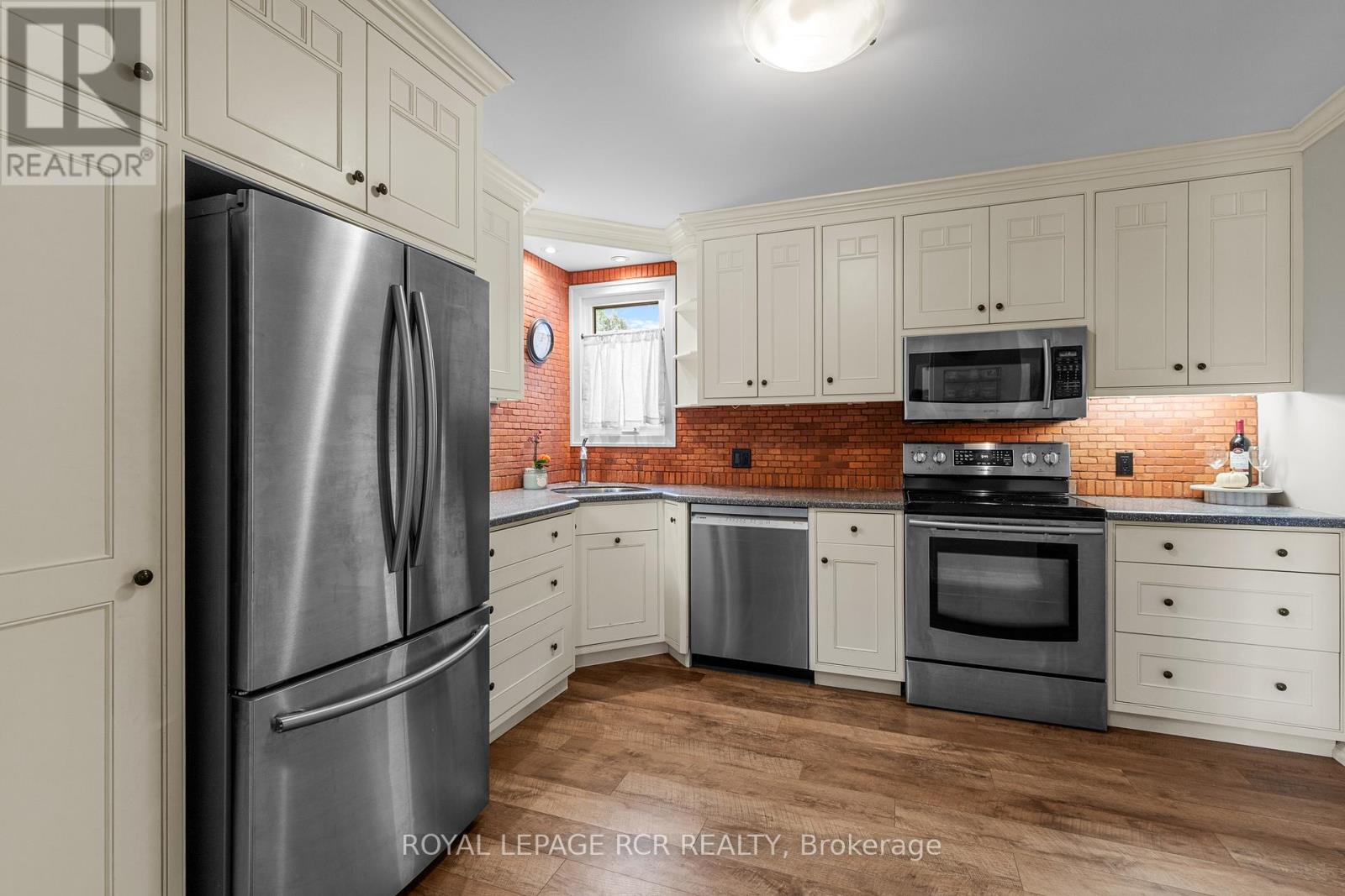 56 WILSON CRESCENT - 6