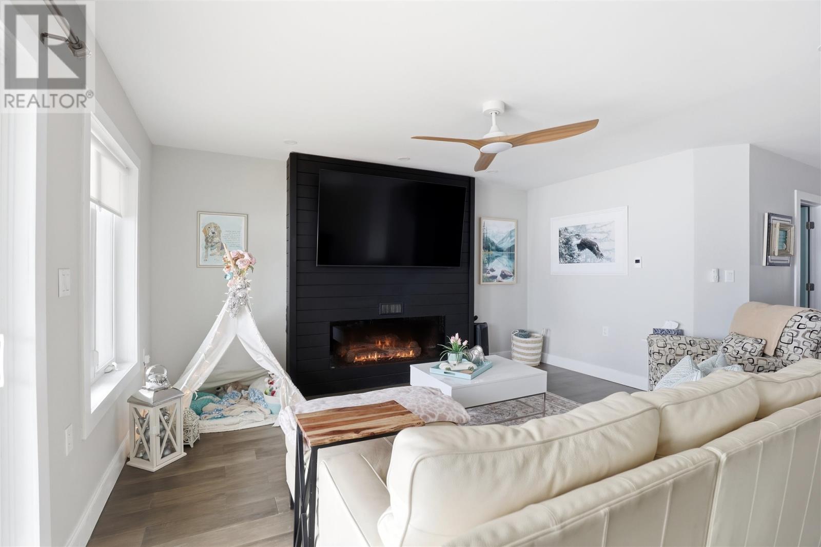 2875 Green ST - 9