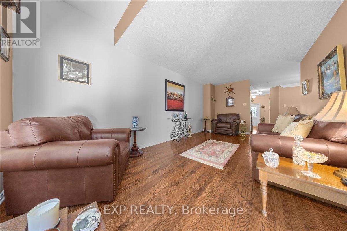 494 LAWLER CRESCENT - 11