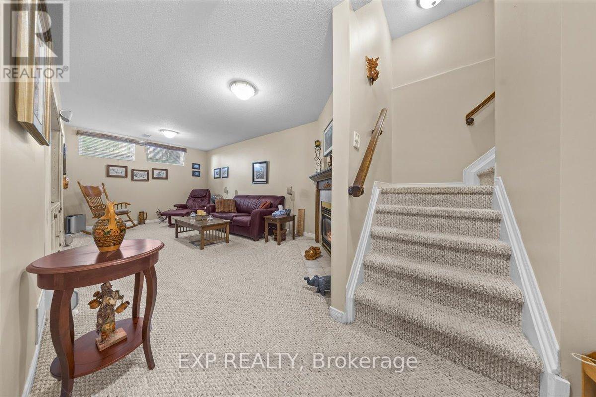 494 LAWLER CRESCENT - 26