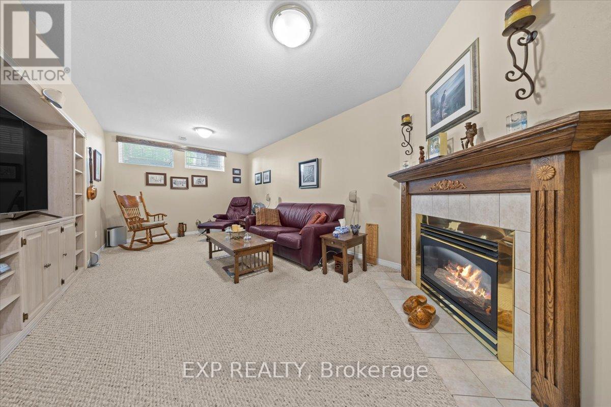 494 LAWLER CRESCENT - 27