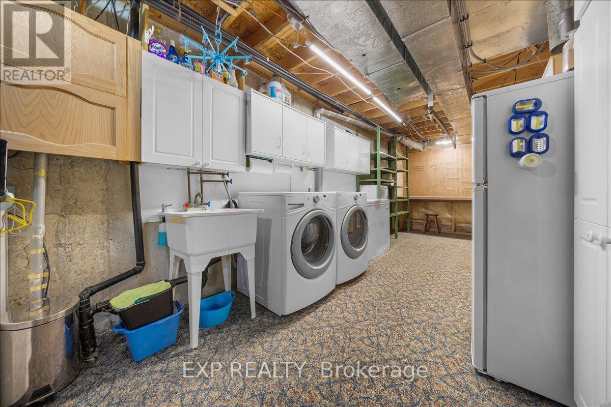 494 LAWLER CRESCENT - 30
