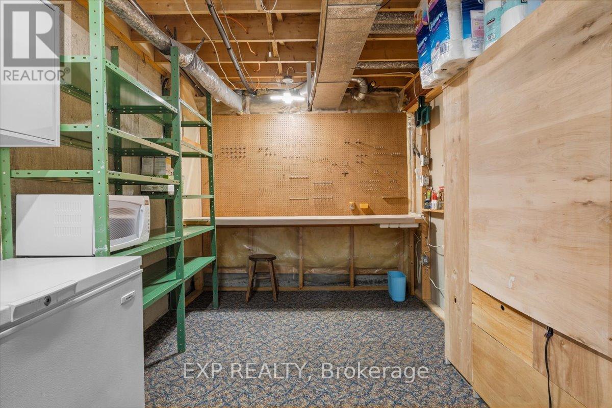 494 LAWLER CRESCENT - 31