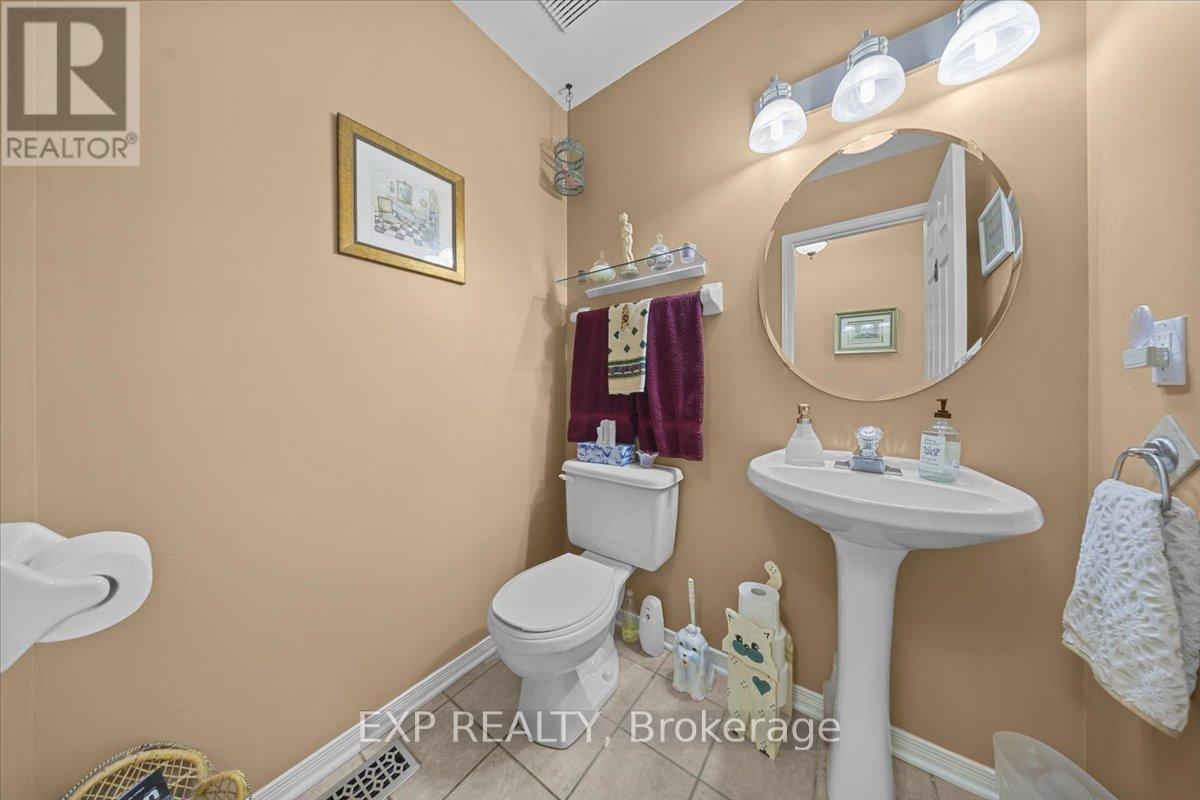 494 LAWLER CRESCENT - 4