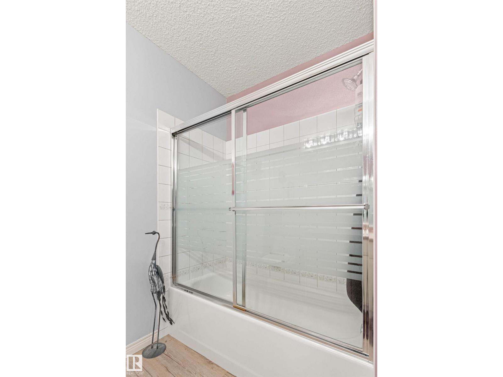 #12 64 BLACKBURN DR W SW - 32