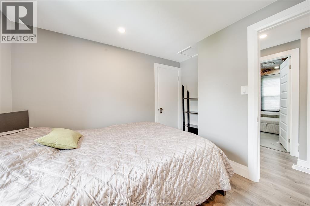 956 HOMEDALE BOULEVARD - 23