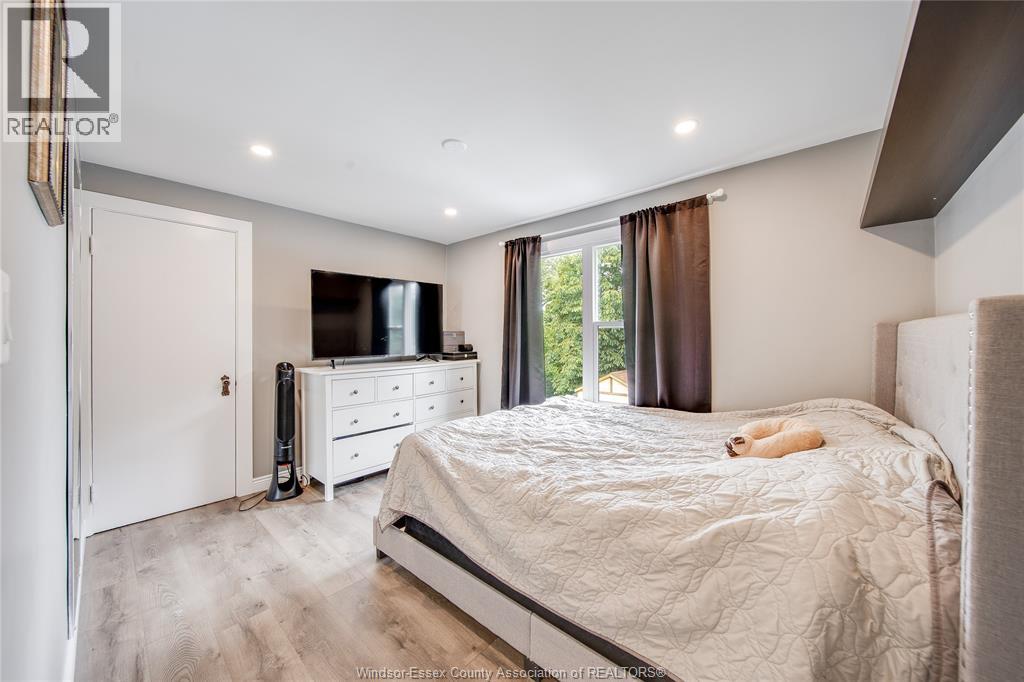 956 HOMEDALE BOULEVARD - 24