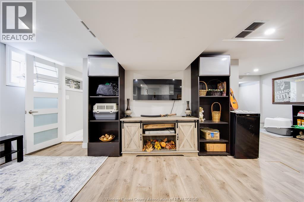 956 HOMEDALE BOULEVARD - 32