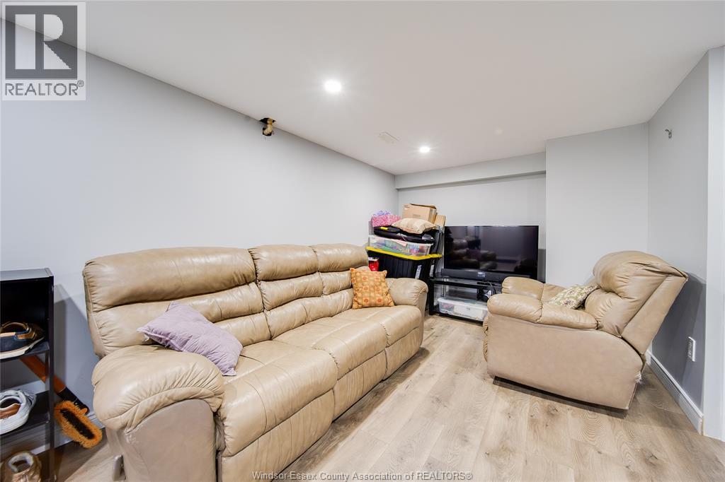 956 HOMEDALE BOULEVARD - 37