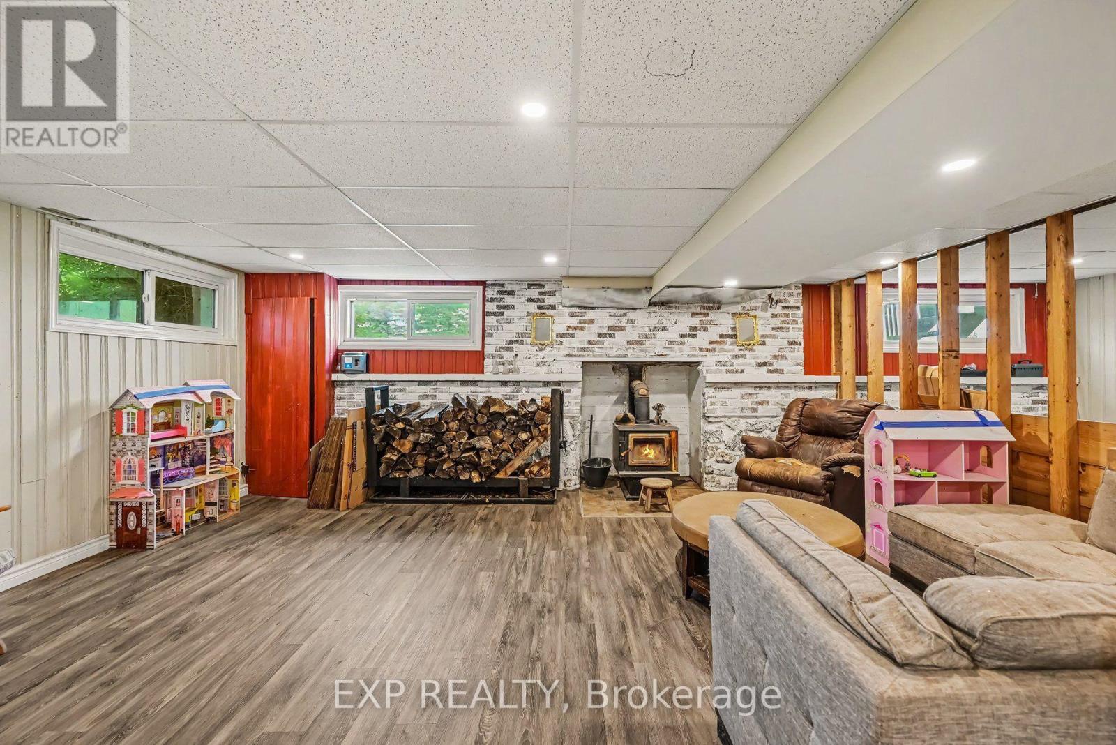 5233 3RD LINE ROAD - 18
