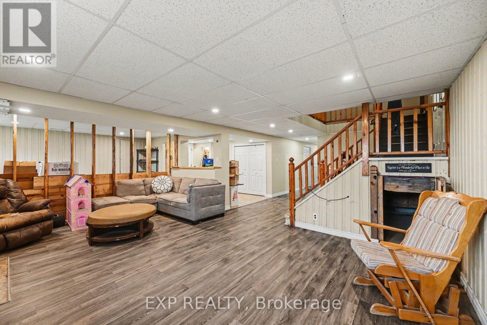5233 3RD LINE ROAD - 19
