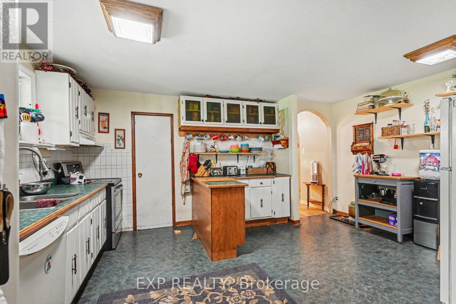 5233 3RD LINE ROAD - 2