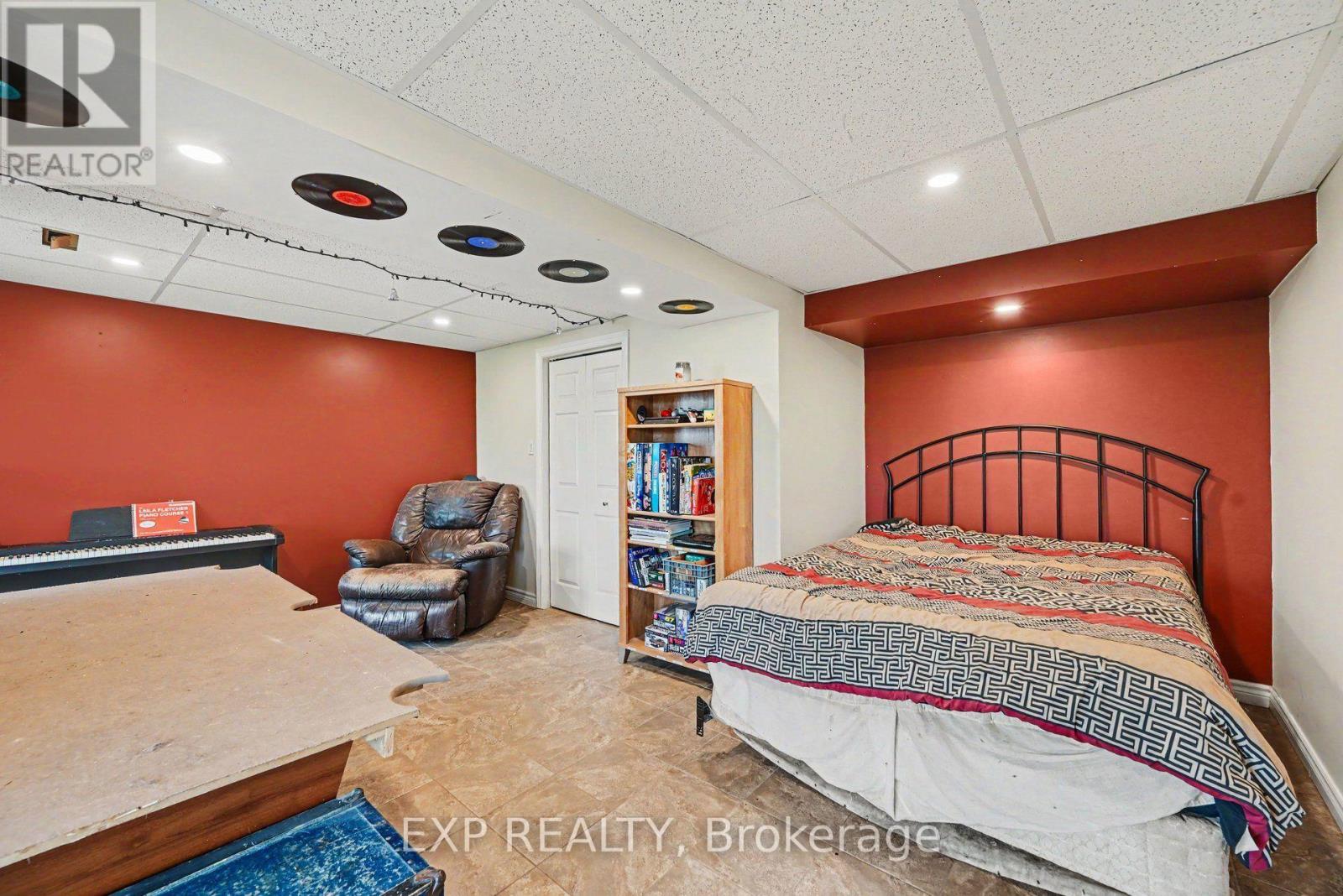 5233 3RD LINE ROAD - 23