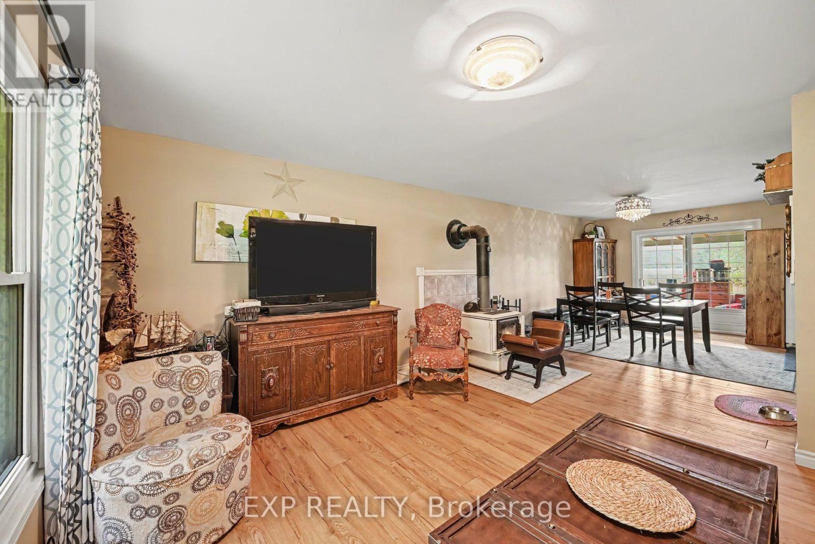 5233 3RD LINE ROAD - 7
