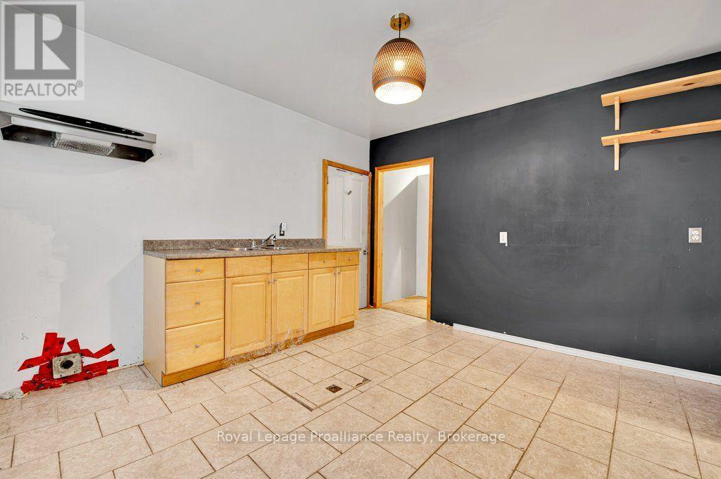 19 BETTES STREET - 14