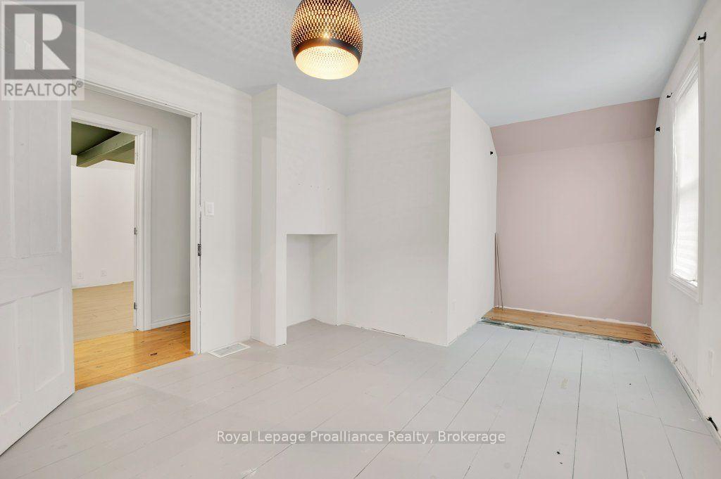 19 BETTES STREET - 20