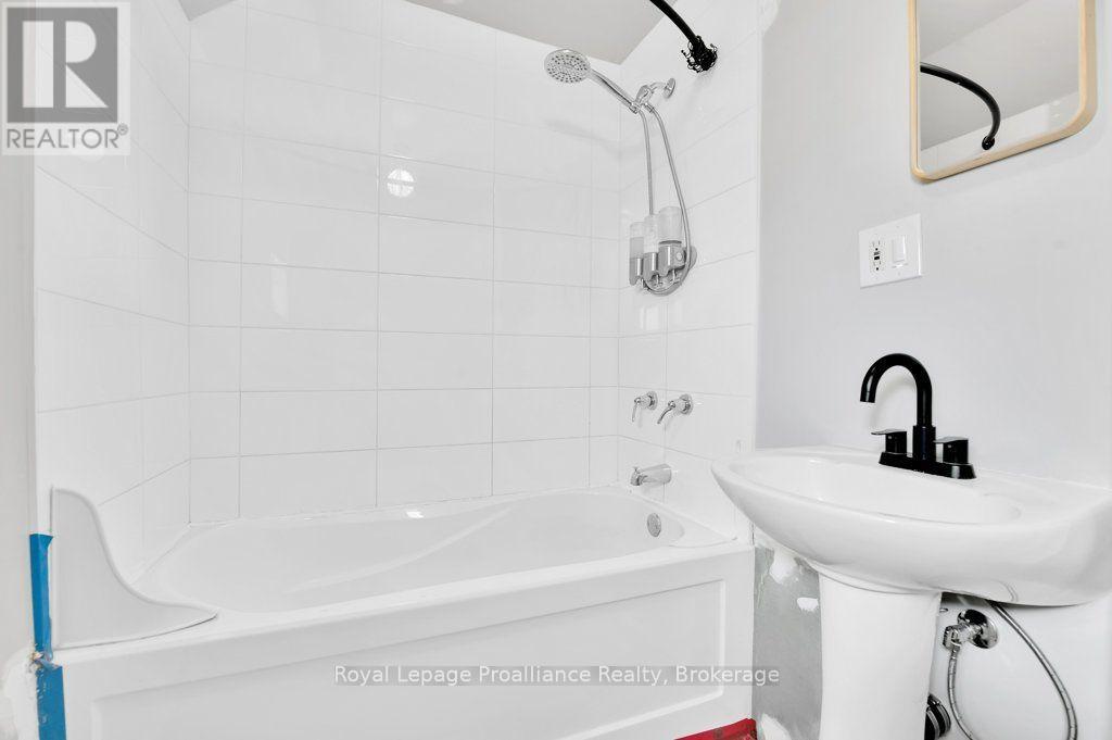 19 BETTES STREET - 21