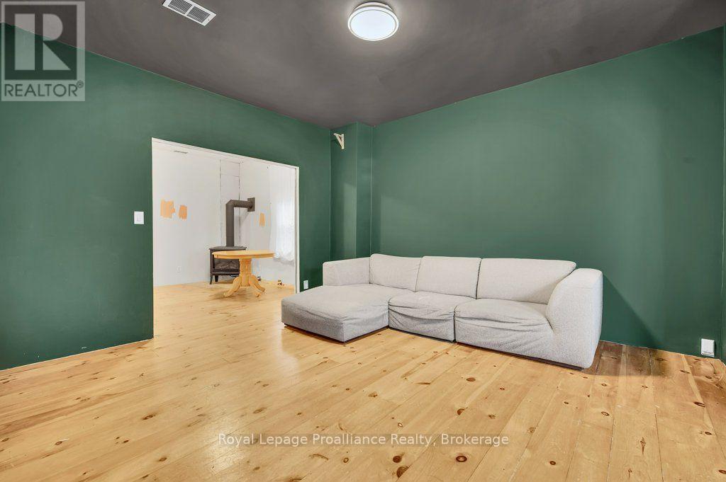 19 BETTES STREET - 7