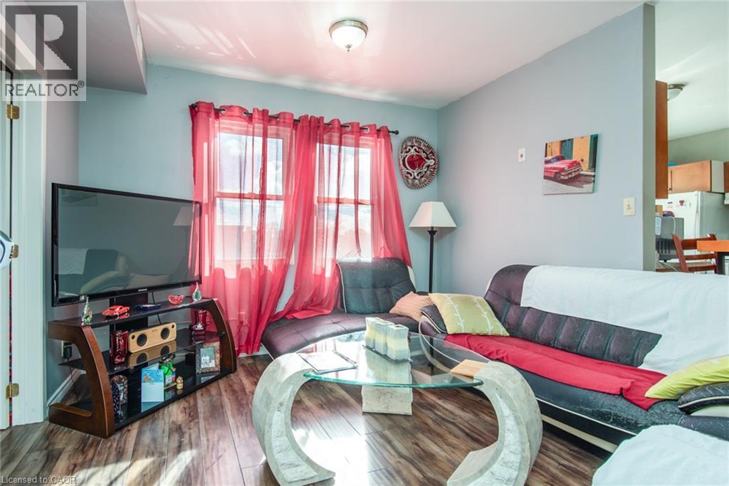 660 KING Street E - 27