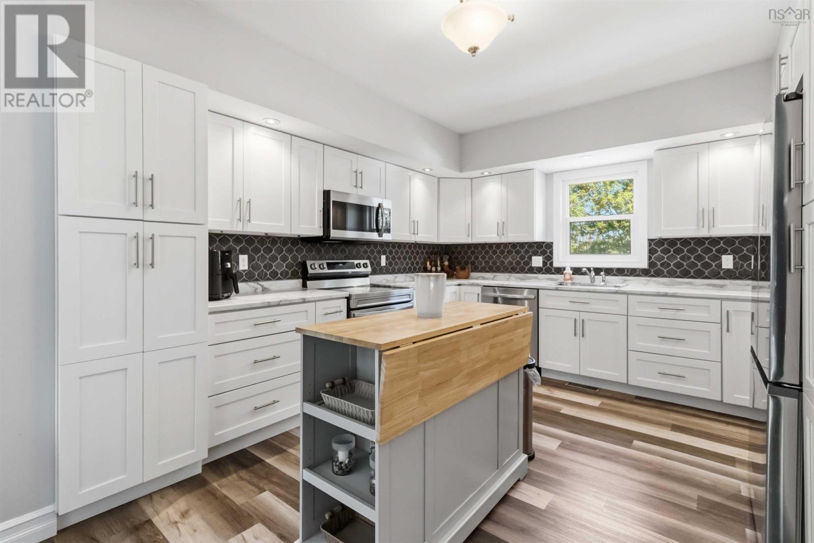 Property 17 of 51 of 1549 East Dalhousie Road