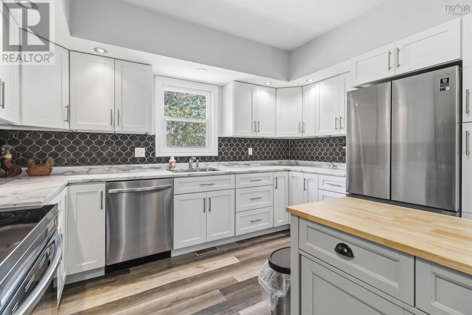 Property 14 of 51 of 1549 East Dalhousie Road