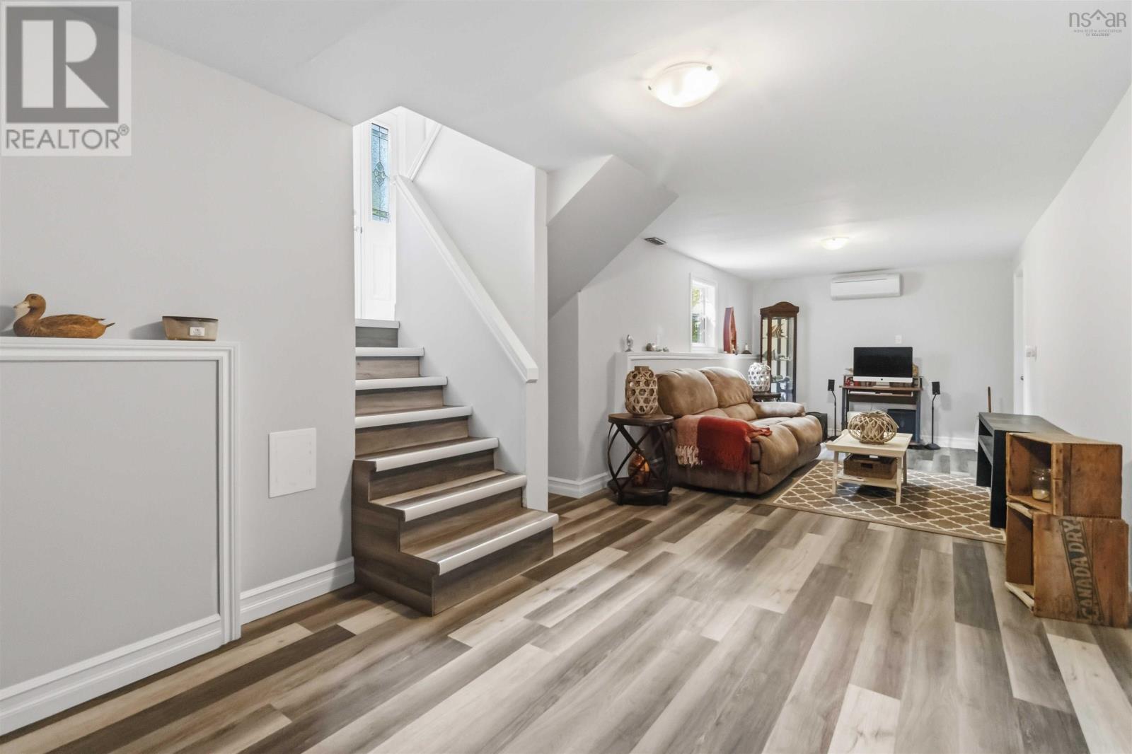 Property 24 of 51 of 1549 East Dalhousie Road