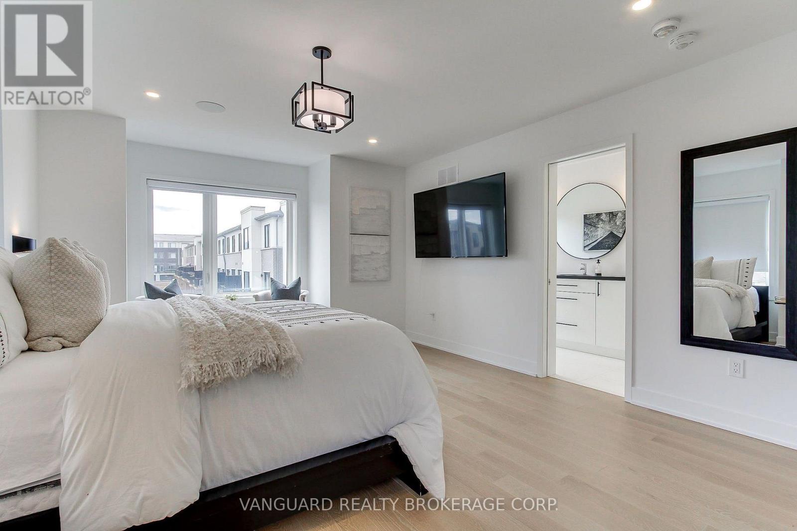 146 LANDSBRIDGE STREET - 18