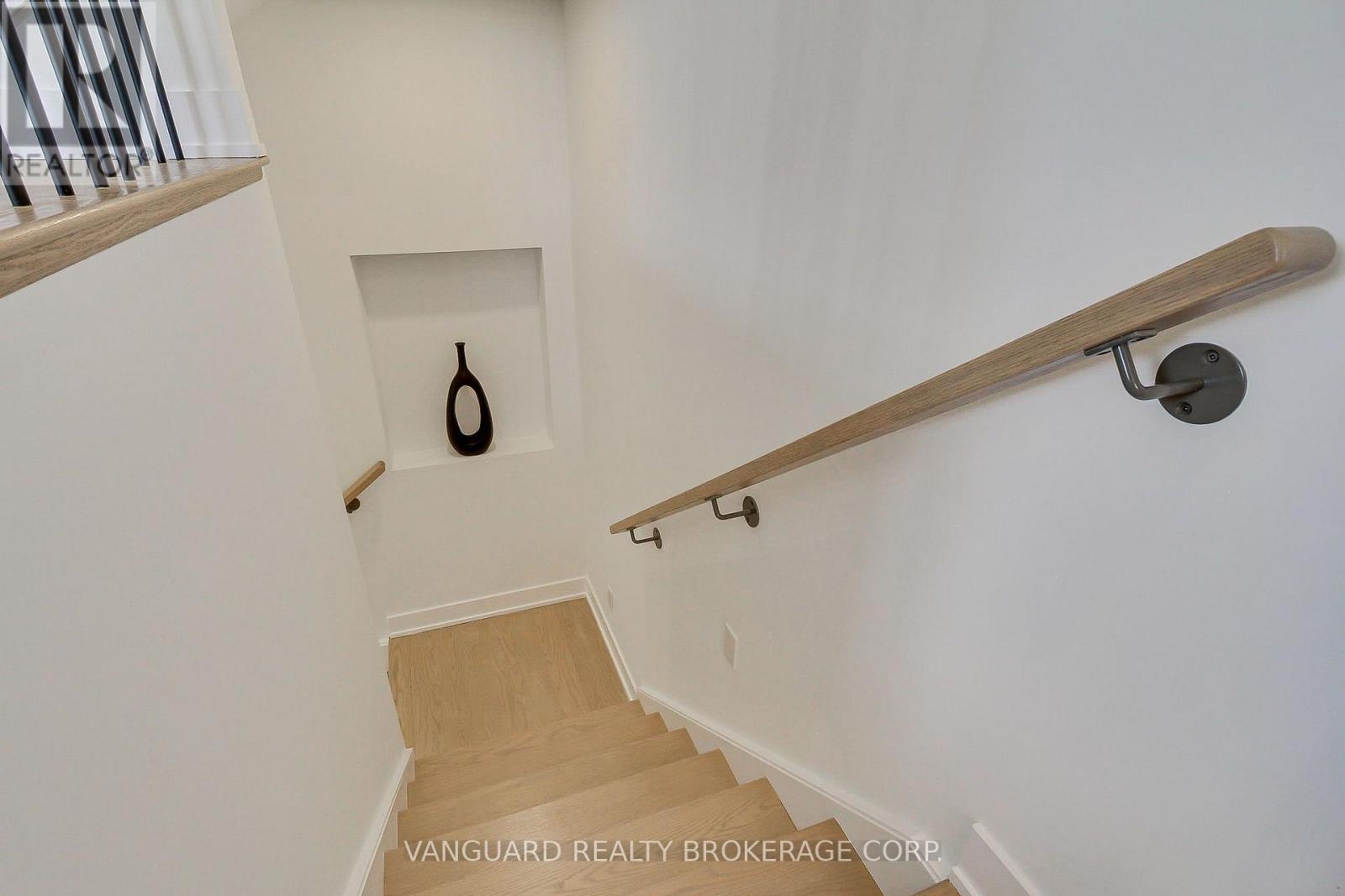 146 LANDSBRIDGE STREET - 27