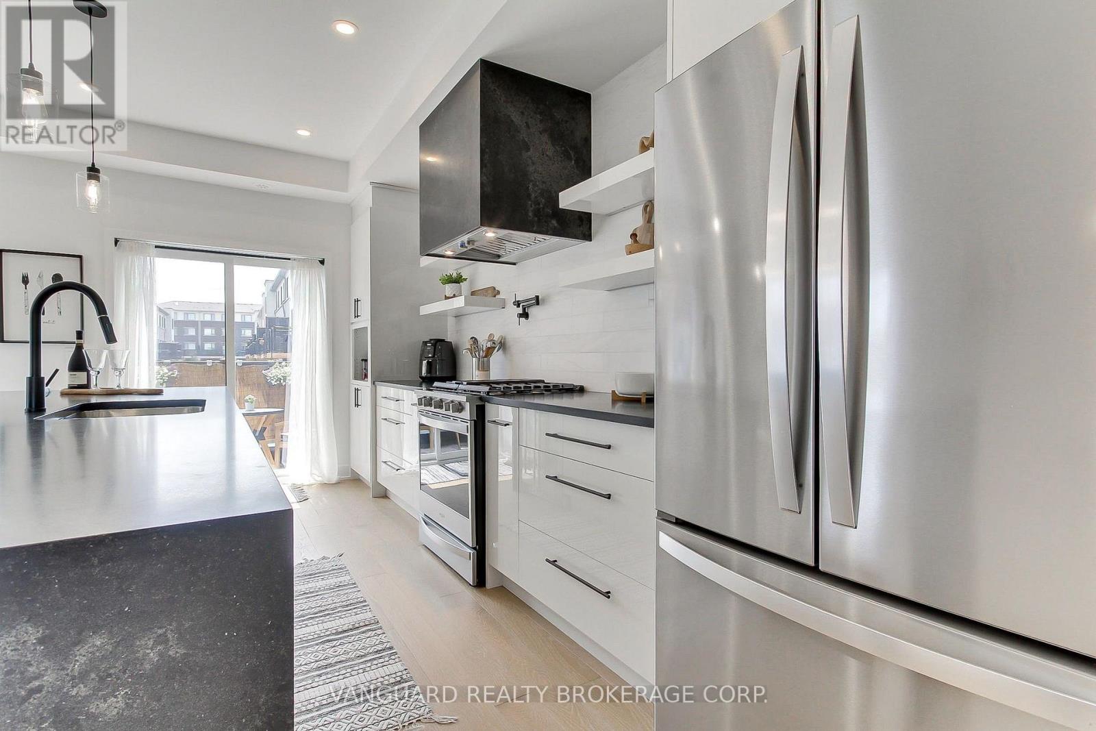 146 LANDSBRIDGE STREET - 9