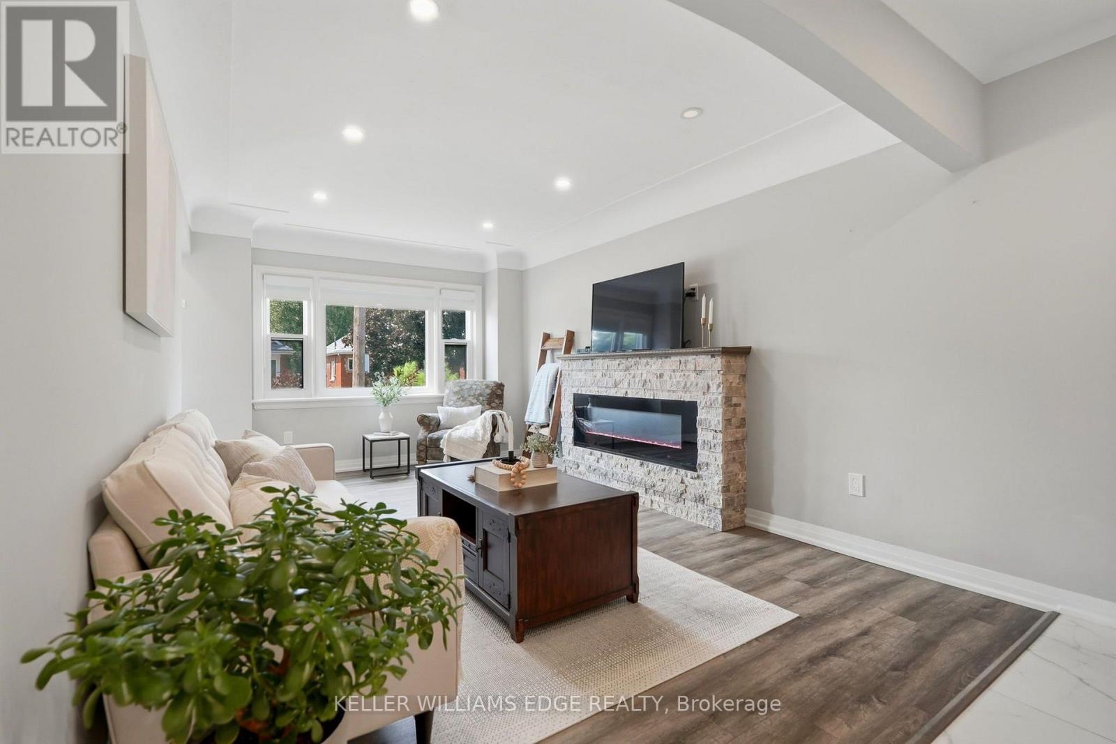 127 TRAGINA AVENUE S - 3