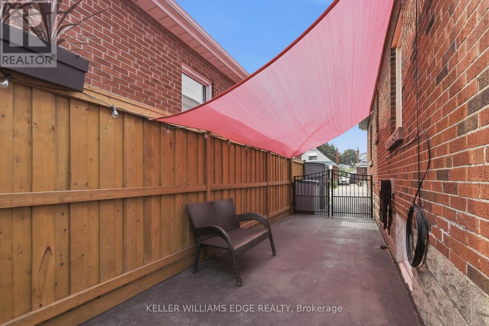 127 TRAGINA AVENUE S - 30