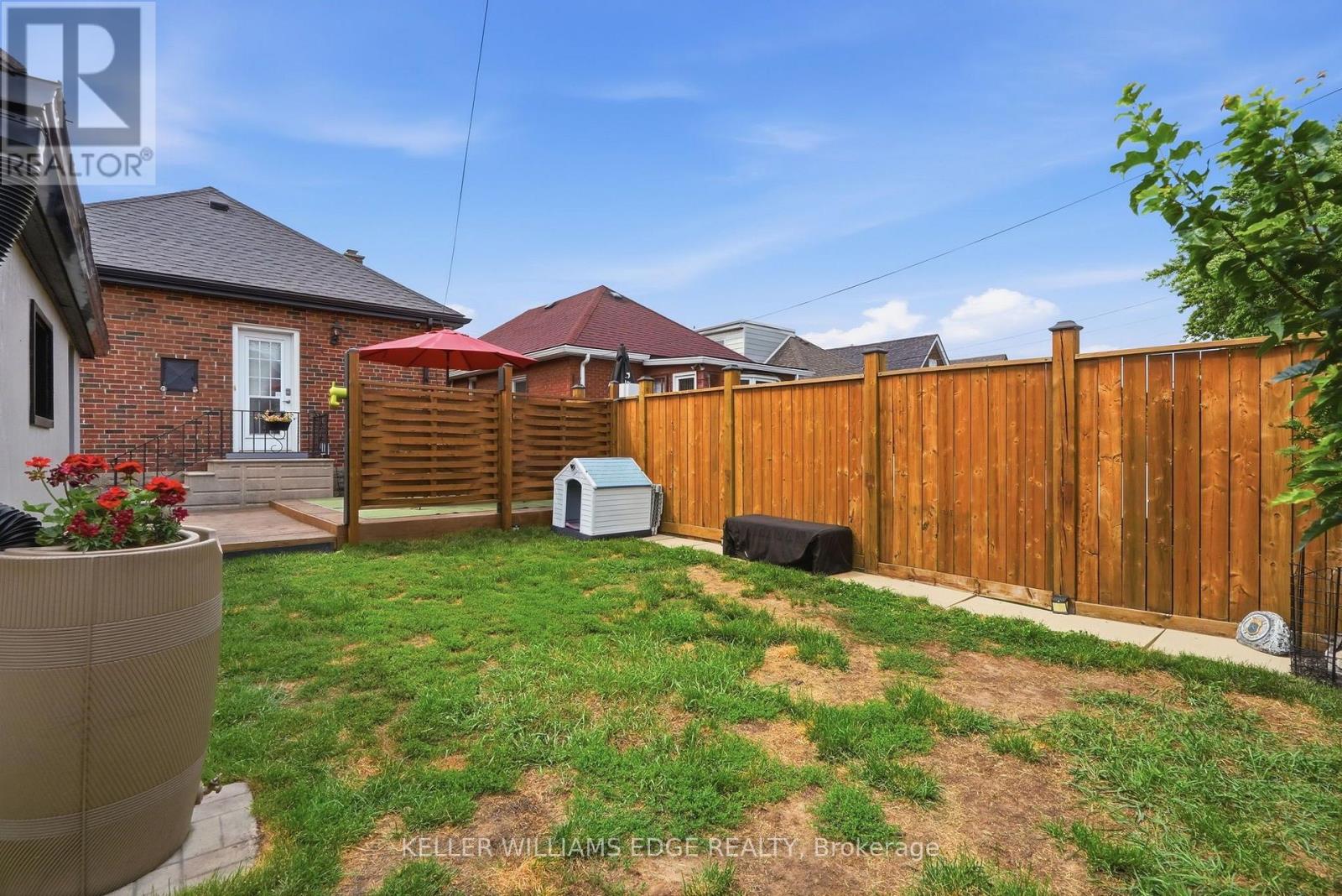 127 TRAGINA AVENUE S - 33