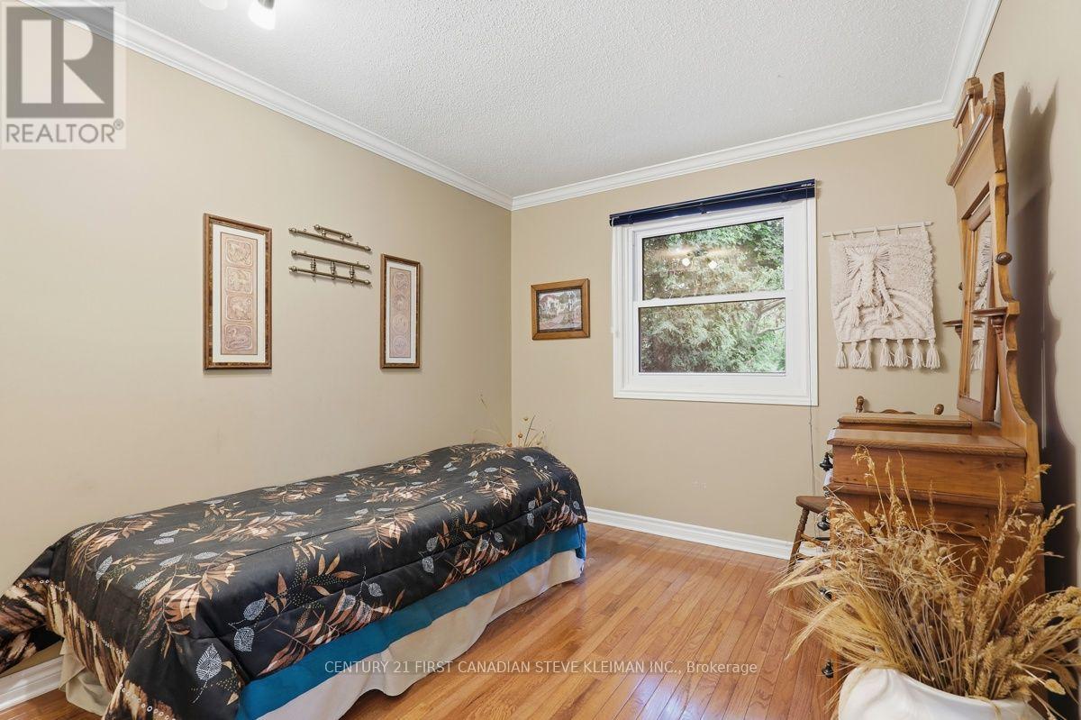 39 MARTINET AVENUE - Image 32