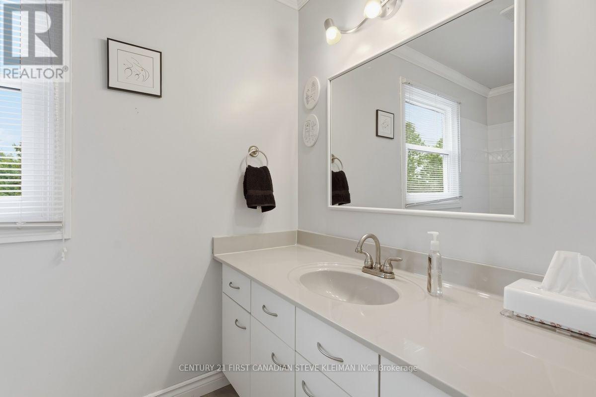 39 MARTINET AVENUE - Image 33