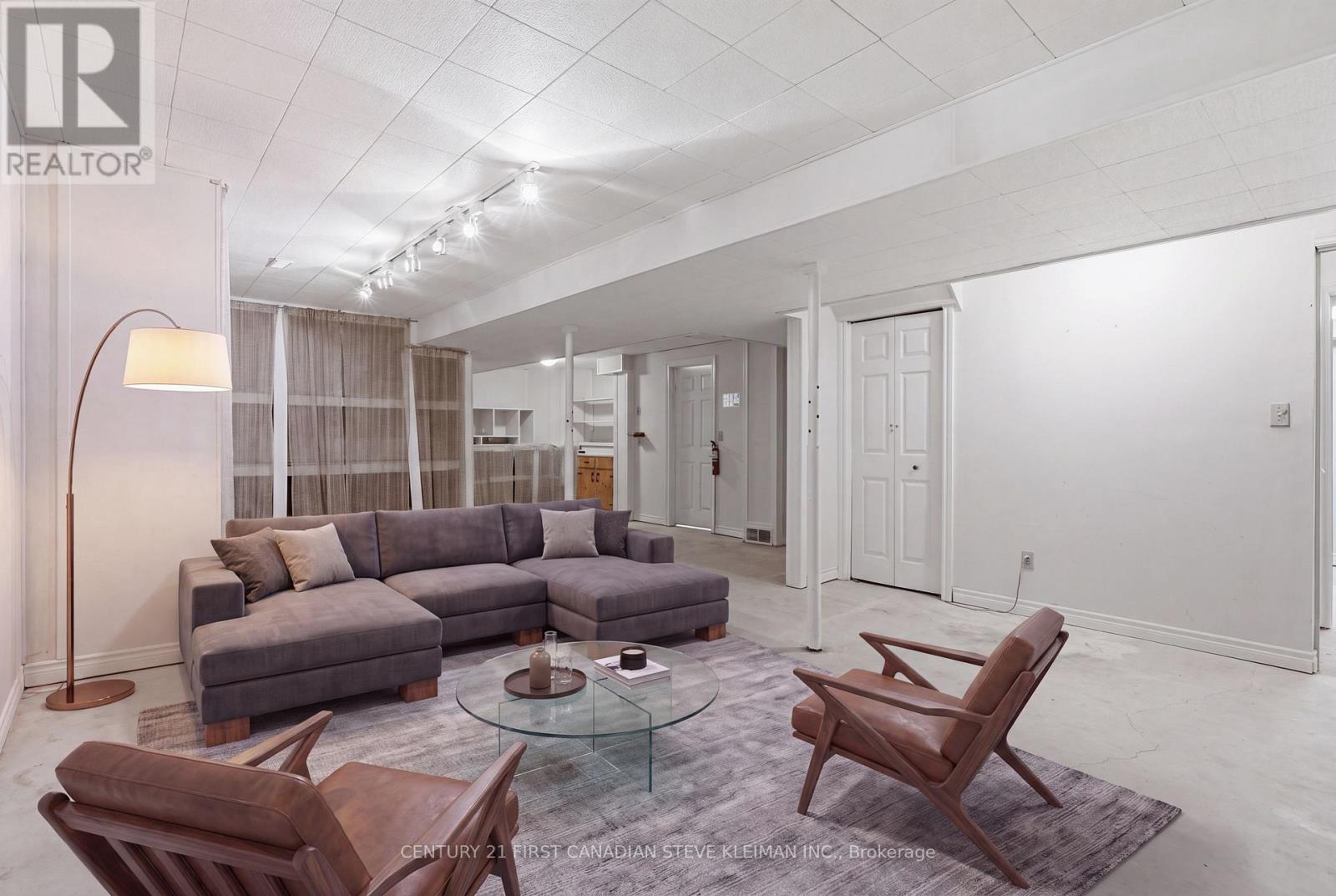 39 MARTINET AVENUE - Image 36