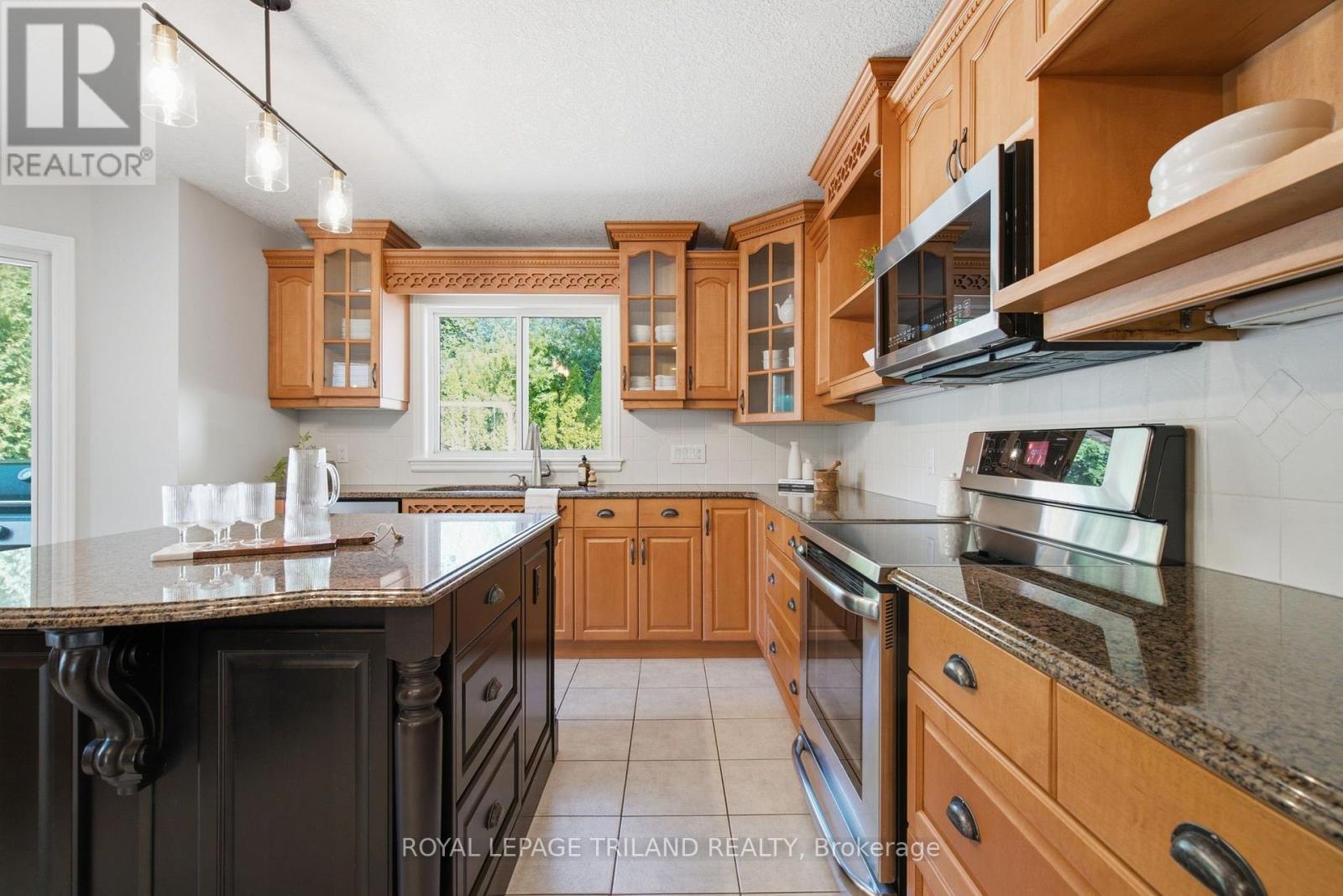5 QUEEN MARY CRESCENT - 18