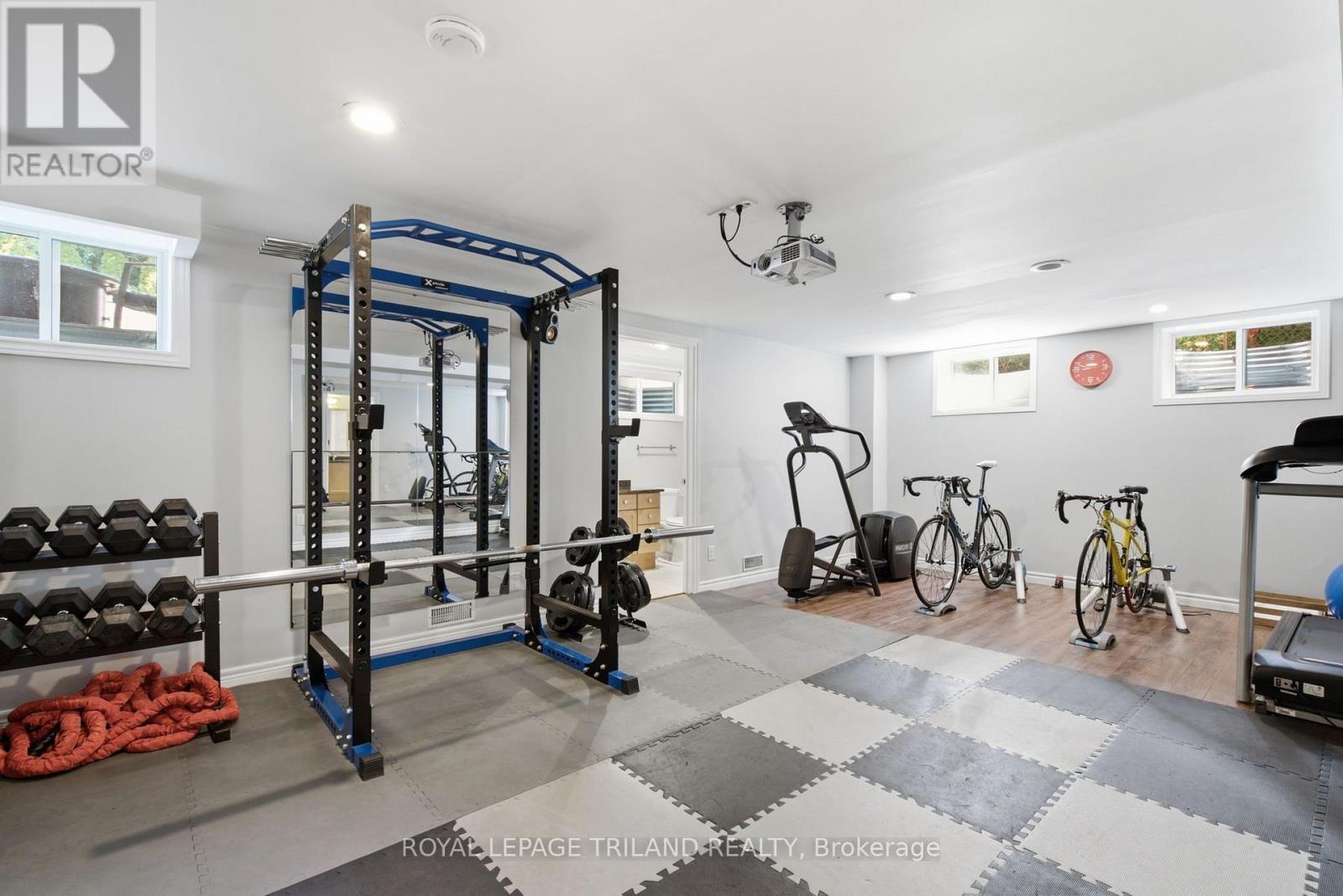 5 QUEEN MARY CRESCENT - 28