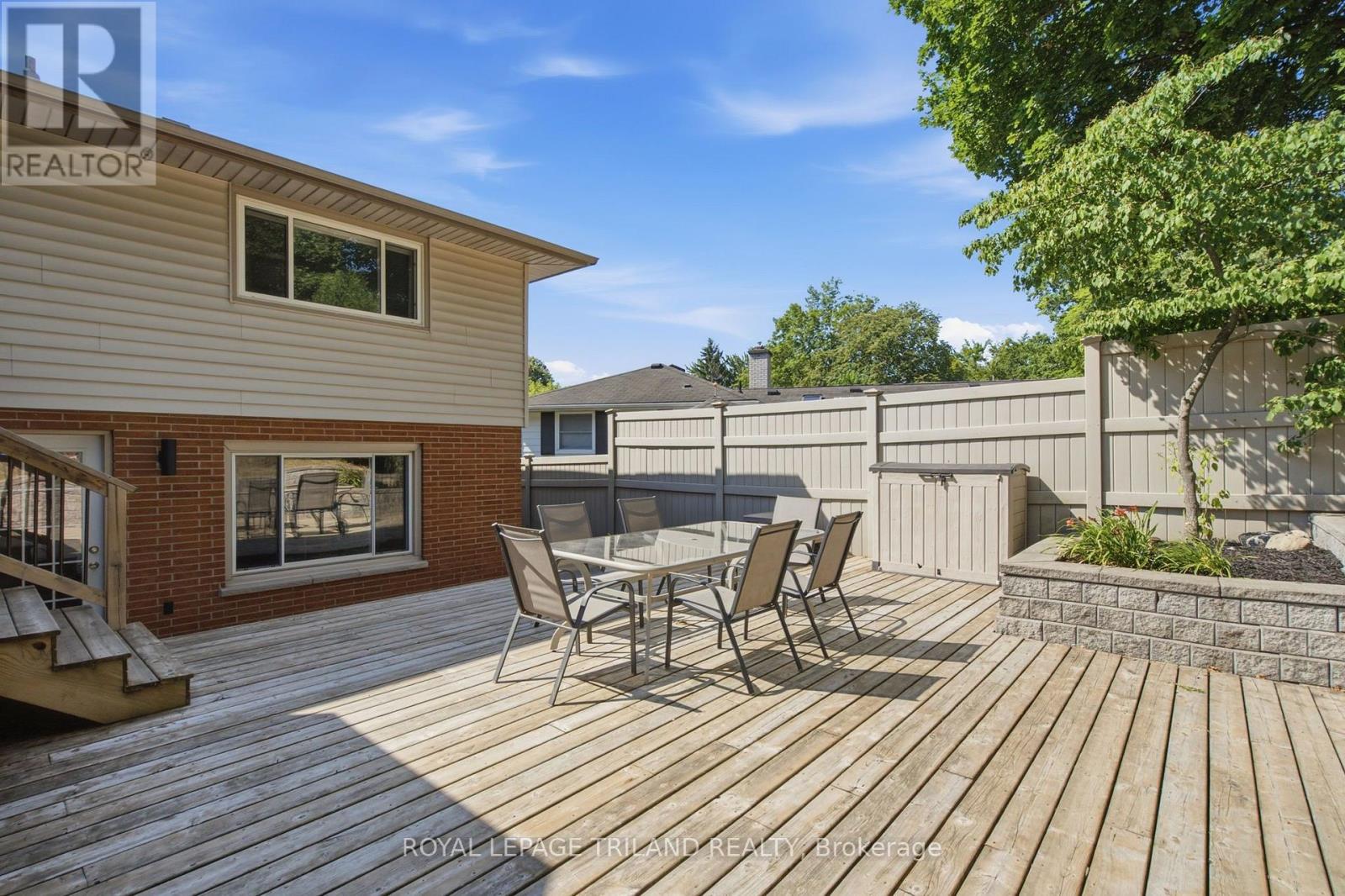 5 QUEEN MARY CRESCENT - 32